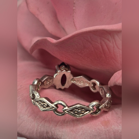 Vintage Avon Rhodolite Garnet  Sterling Silver Ring - Picture 6 of 8